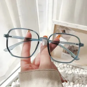 Montura de gafas cuadrada grande bloqueadora de luz azul para mujer, detalle de óptica de moda.