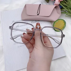 Gafas cuadradas grandes anti luz azul para mujer, montura gris transparente muy elegante.