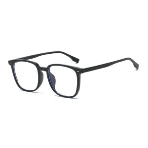 Klassische schwarze Blaulichtfilter Brille mit Retro Quadratgestell für Alltag und Gesicht.