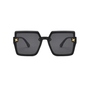 Gafas de sol cuadradas negras elegantes para mujer con decoracion floral dorada y UV.