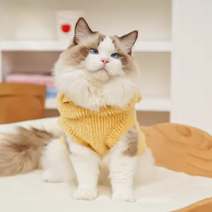 Lindo chaleco para mascotas invierno cálido imitación cachemira ropa gatos perros detalle.