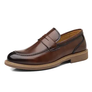 Chaussures mocassins homme en cuir marron style décontracté slip-on pour automne et bureau.
