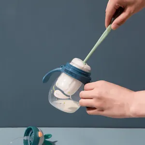 Long handle sponge brush and baby sippy cup cleaning set featuring a cute whale pattern.