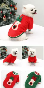 Adorable pull de Noël renne pour petits chiens et chats, détails confortables hivernaux.