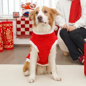 Comodo gilet invernale in peluche per animali domestici, abbigliamento caldo per cani e gatti.