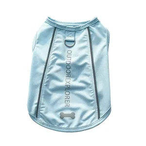 Chaleco ligero y transpirable de malla azul para perros con tiras reflectantes de verano.