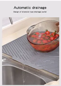 Tapis d'égouttage en silicone vue détaillée, surface texturée avec drainage d'eau efficace.