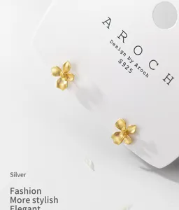 S925 silver matte gold gardenia flower stud earrings, elegant retro floral jewelry detail.