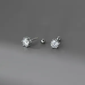 Exquisite S925 Sterling Silber Moissanit Ohrstecker Klassische Sechskragen Detailansicht