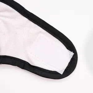 Nahaufnahme der Haustier-HygienepHose Klettverschluss und schwarze Einfassung sauber.