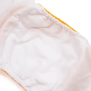 Atmungsaktives Innenfutter Detail der Hunde Hygienehose, weicher Stoff mit elastischen Kanten.