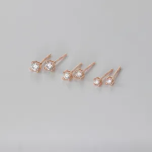 Exquisite S925 Sterling Silber Moissanit Ohrstecker, elegante minimalistische Ohrringe.