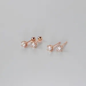 Minimalistische Roségold Solitär Ohrstecker, funkelnder Zirkonia Schmuck elegant.