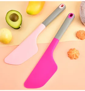 Dettagli spatola in silicone, grande raschietto per crema con manico ergonomico per cucina.