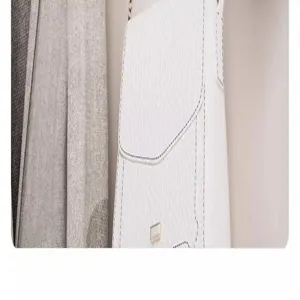 Elegante witte gestructureerde mini-schoudertas met metalen sluiting voor dagelijks.