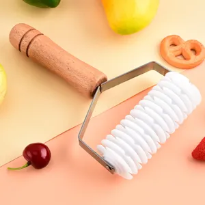 Edelstahl Teigschneider mit Holzgriff Mehrfachrollen Roller für Pizza Backen Nudeln