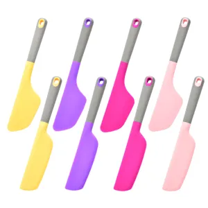 Grande spatola in silicone per dolci e cottura al forno, utile utensile da cucina.