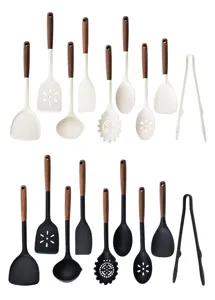 Detalles del juego de utensilios de cocina de silicona con mangos de madera y cabezales resistentes.