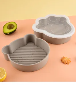 Silicone cartoon bear paw bento box detail showing food grade flexible material and baking pan design.