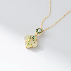 Ciondolo Quadrifoglio in Argento Sterling S925 e Giada Hetian con Perla Artificiale e Smalto Floreale per Donna (Senza Catena)