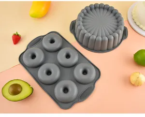 Set stampi da forno in silicone grigio, teglia per ciambelle a 6 cavita e tortiera tonda per dolci.