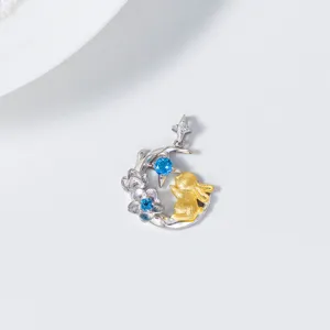 Pendentif lapin fleur topaze en argent S925 exquis, style chinois bijou détail vue.