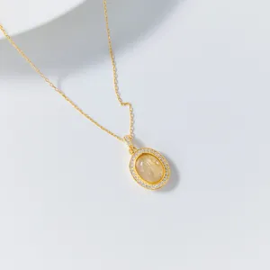 Nahaufnahme der S925 Silber Rutilquarz Oval Pave Zirkon Anhänger Halskette Produktdetail.