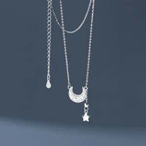 Exquisite S925 Sterling Silber Stern und Mond Halskette mit funkelnden Diamantschliff-Details.
