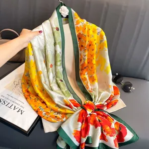 Leuchtender Seidenschal mit Blumenmuster, elegante lange Stola für Damen im Frühling.