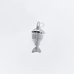 Colgante de Espina de Pescado de Plata de Ley S925 Vintage Plata Tailandesa Oxidada Amuleto de Hueso de Pescado Diseño Único Joyería Retro