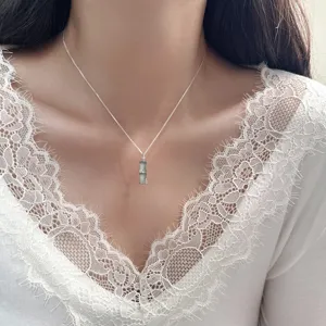 Squisita collana con ciondolo in giada blu di bambù in argento S925, elegante dettaglio cinese.