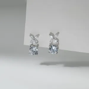 Feine S925 Silber Schmetterling Zirkonia Ohrstecker, eleganter minimalistischer Schmuck.