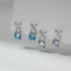 Detailansicht der S925 Silber Schmetterling runder Zirkon Ohrringe, minimalistisch fein.