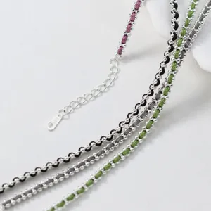 Detailansicht des S925 Silber Perlen gewebten Kordelarmbands mit bunten Fäden und Verlängerung.