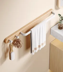 Toallero de madera maciza estilo crema montado en pared estante de bano con ganchos