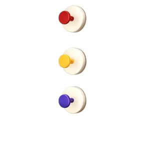 Kleurrijke dopamine ronde wandhaken set, moderne thuisopslag presentatie op witte achtergrond.