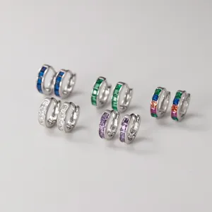 S925 Silber Bunte Zirkon Kleine Creolen Ohrringe Detailansicht Stilvoller Damenschmuck