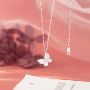S925 Silber Pave Diamant Schmetterling Anhänger Halskette zarte Kette Detailansicht.