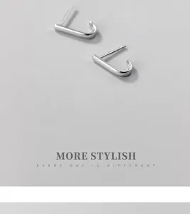 Boucles d'oreilles clous fines en argent sterling S925 design minimaliste chic quotidien