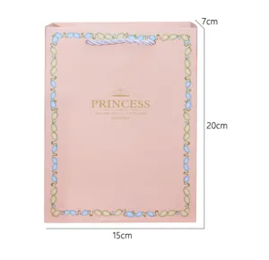 Roze papieren cadeauzak met kroonopdruk, 15x20x7cm decoratieve verpakkingsdoos voor sieraden.