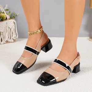 Primo piano di eleganti scarpe Mary Jane con tacco largo quadrato e design bicolore.