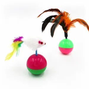 Juguete balancín interactivo para gatos con ratón de peluche y plumas para mascotas.