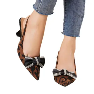 Escarpins slingback imprimé léopard avec nœud de strass étincelant chaussures élégantes.
