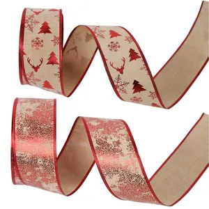 Ruban de jute de Noël avec des motifs de cerf et de sapin rouges pour emballage cadeau.
