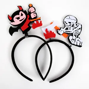 Halloween duivel en skelet haarband detail, perfecte enge feestelijke haaraccessoires voor jou.