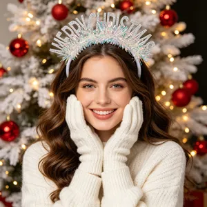 Nahaufnahme des funkelnden Weihnachtslametta-Haarbandes, festliches Party-Haaraccessoire.