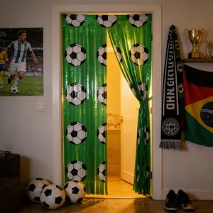 Groene voetbal bedrukte regen gordijn, perfect voor WK themafeest en deurdecoratie.