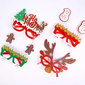 Set di occhiali di novita per feste di Natale con renne simpatiche pupazzo di neve.