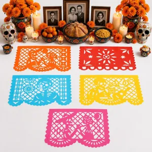 Kleurrijke Mexicaanse papel picado slingers voor dag van de doden feest decoratie schedel.