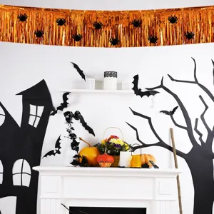 Banniere frangee guirlande Halloween avec araignees noires, ideale pour decoration de fete.